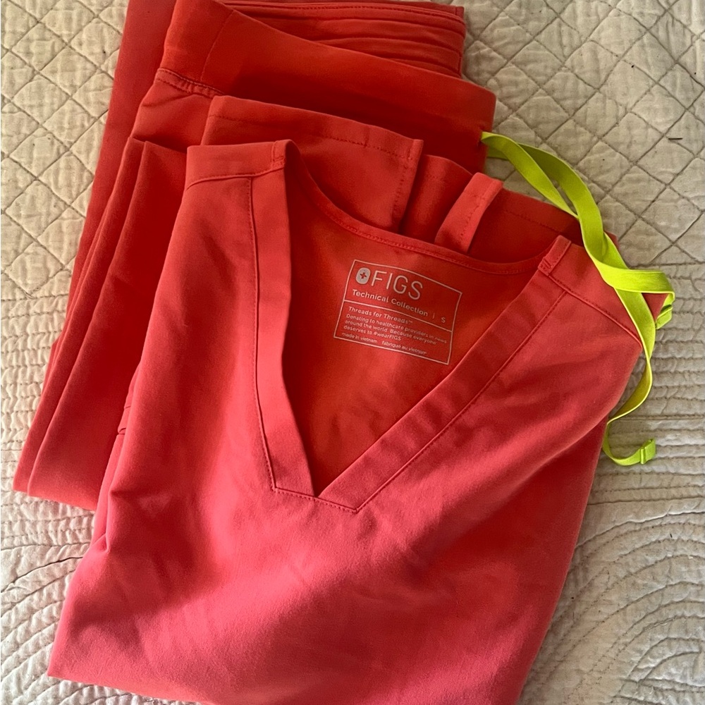 Beautiful Figs Hot Coral scrubs set—Small Casma top, Small/Tall Kade pants !!!